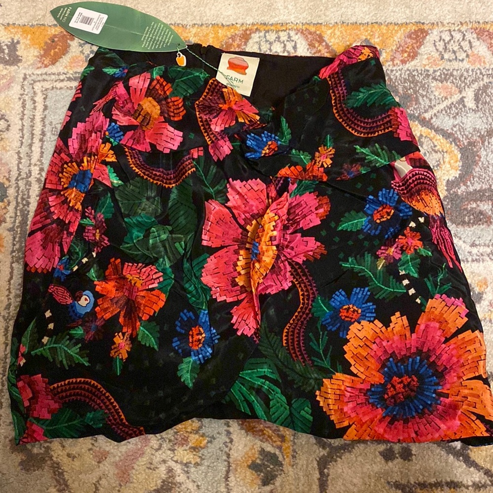 Farm rio black blooming garden skirt- medium